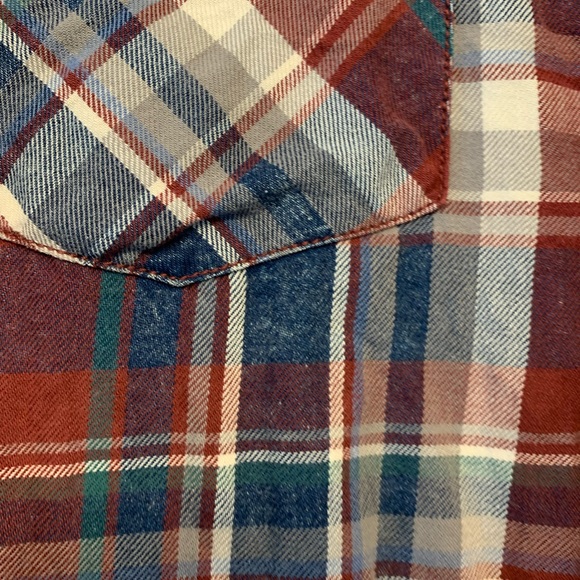 Two mens shirts.  Size XL - Picture 8 of 9